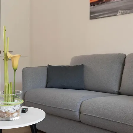 100m Zum Ulmer Muenster: 57m² An Der Blau ウルム